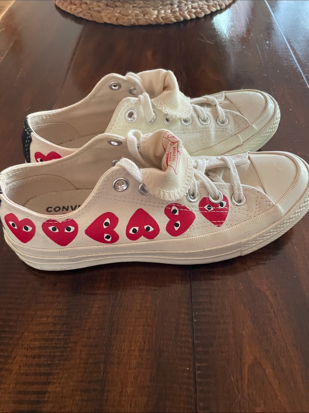 Converse mens White Low-Top Sneakers with Red Heart Motif